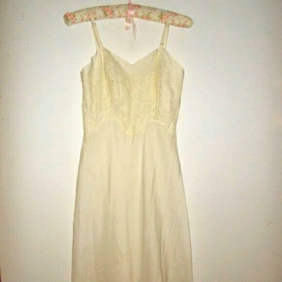 Vintage "Laras" ivory and lace Negligee in S - Picture 2 of 4